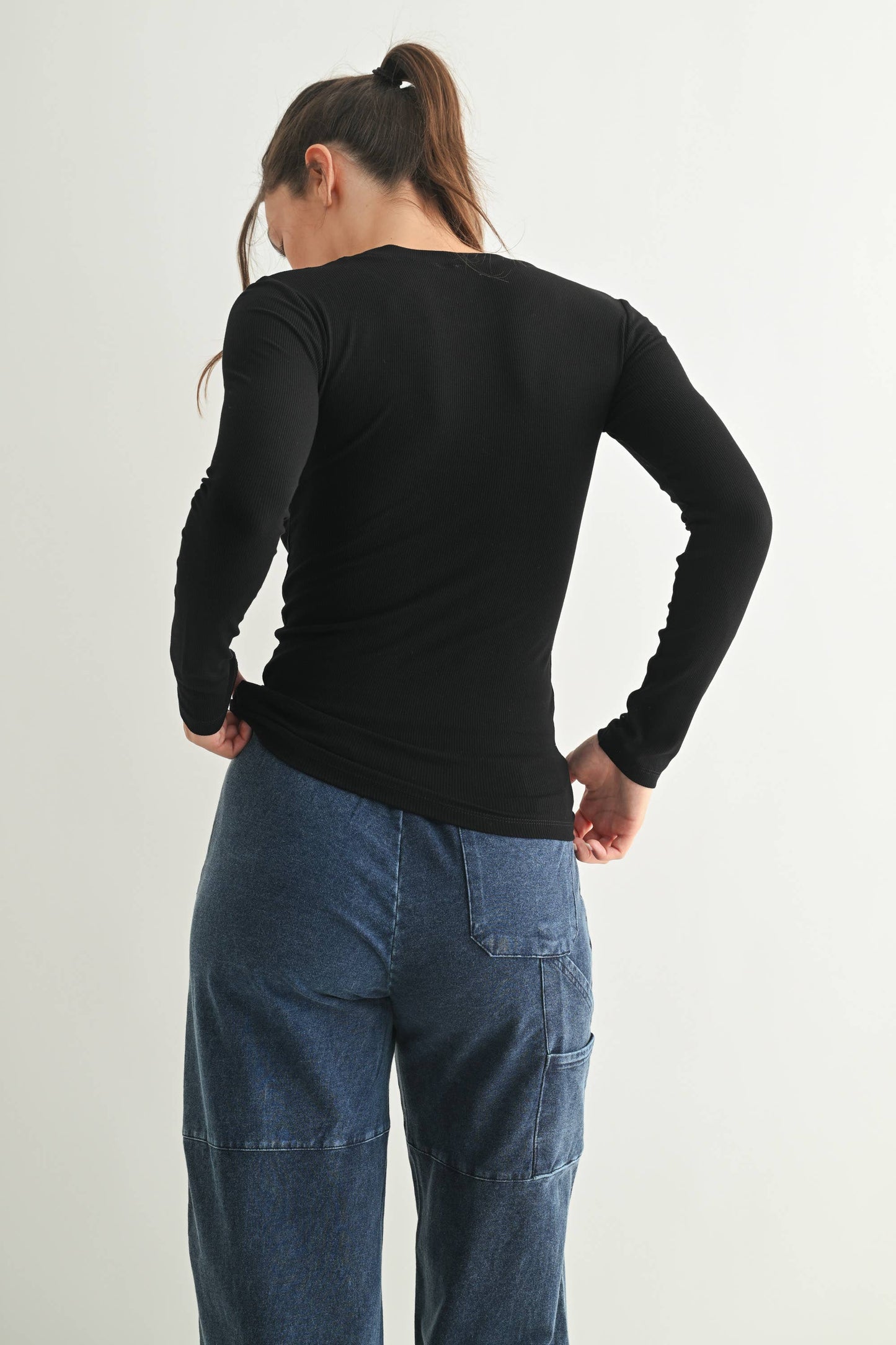 Essential Long-Sleeved Micro-Ribbed Athleisure Top - Black
