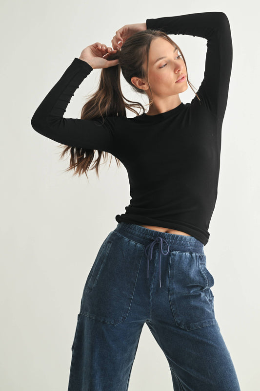 Essential Long-Sleeved Micro-Ribbed Athleisure Top - Black